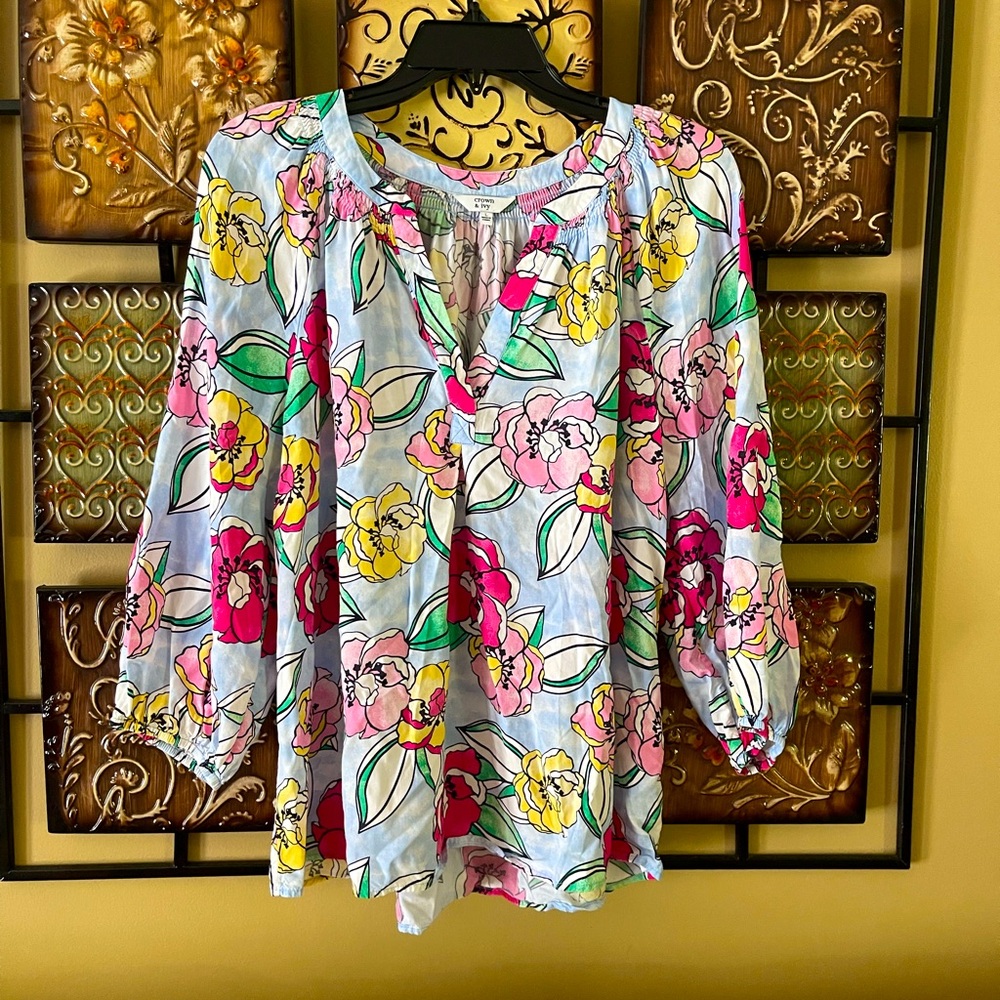 Crown and Ivy top medium